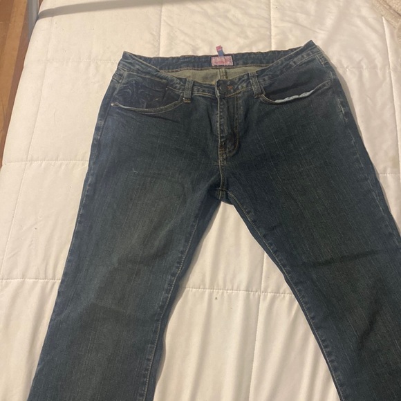 90’s y2k flare pants, i recommend this if you’re around 5’2-5’4 . - Picture 1 of 3